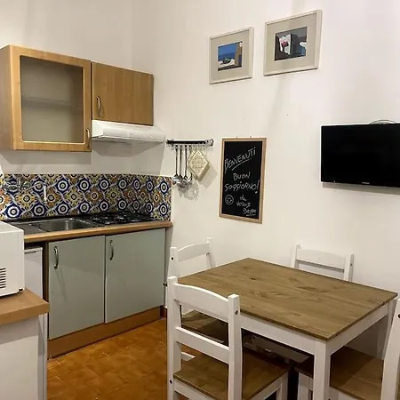 Ridi Che Ti Passa In Vico Lavagna *