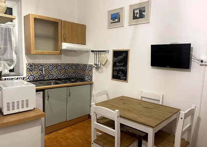 Ridi Che Ti Passa In Vico Lavagna *